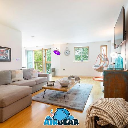 Large Boutique Harbourside Apartment - Football Table (Adults Only) 布里斯托 外观 照片