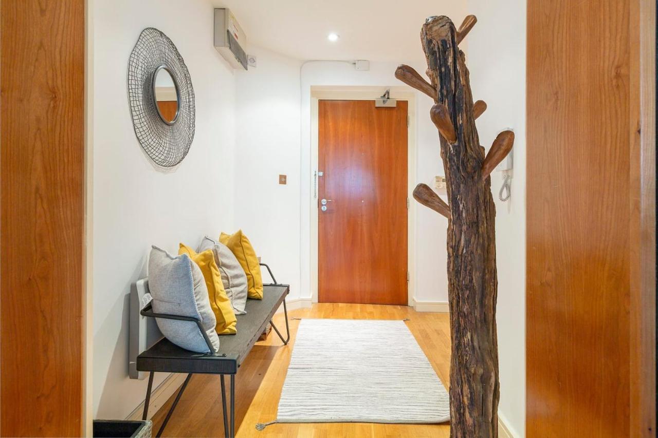 Large Boutique Harbourside Apartment - Football Table (Adults Only) 布里斯托 外观 照片