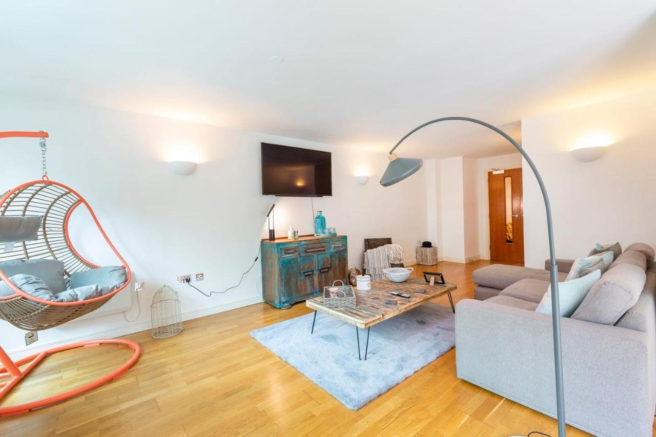 Large Boutique Harbourside Apartment - Football Table (Adults Only) 布里斯托 外观 照片