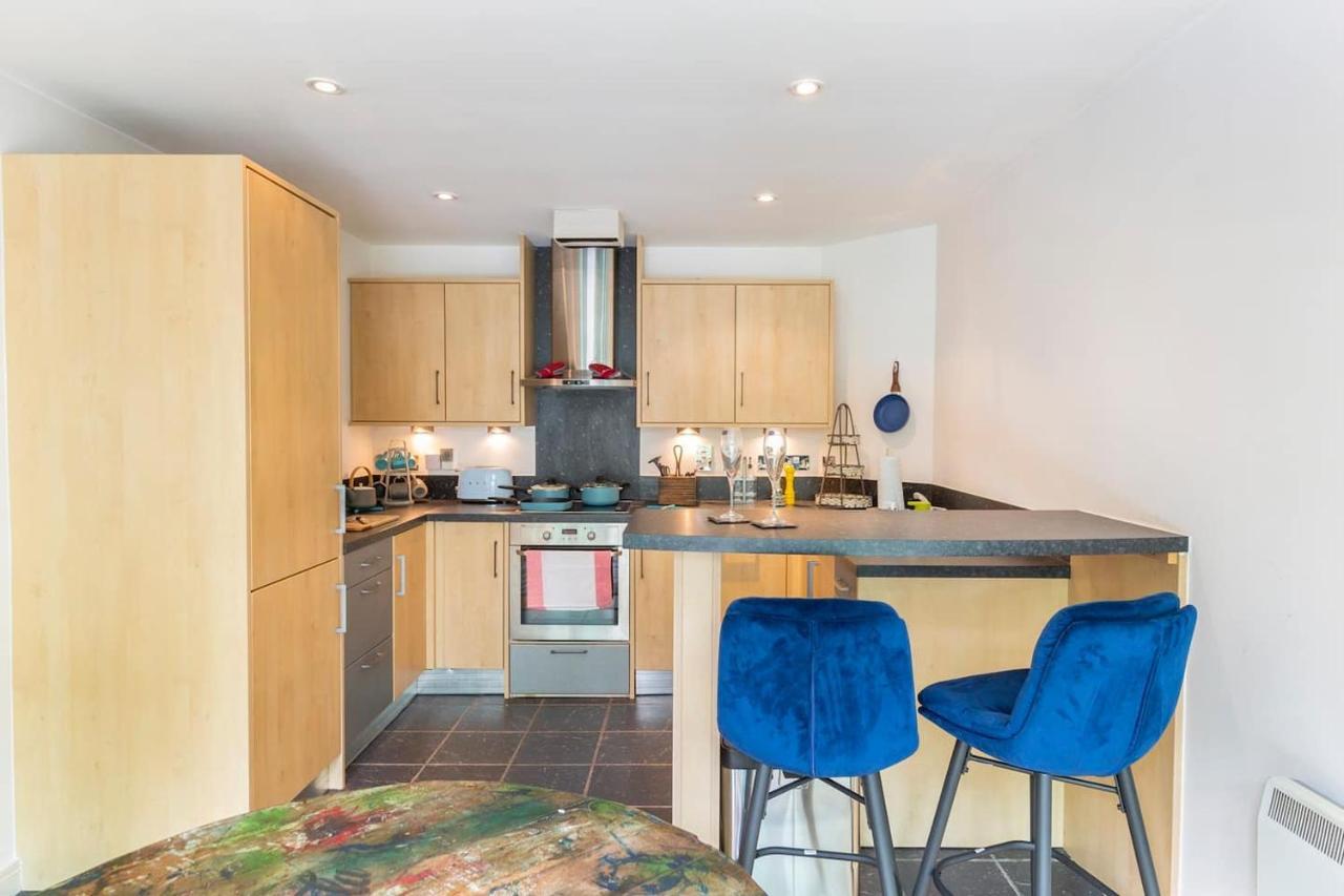 Large Boutique Harbourside Apartment - Football Table (Adults Only) 布里斯托 外观 照片