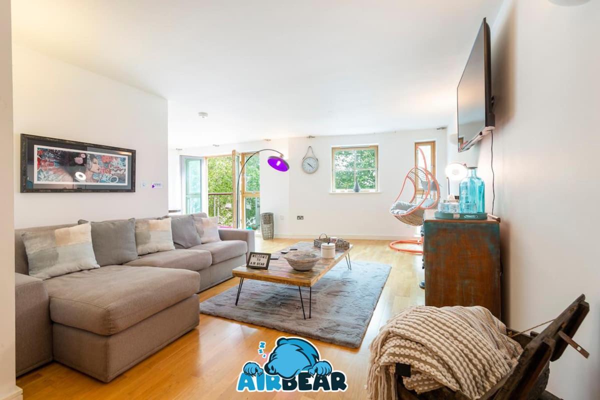 Large Boutique Harbourside Apartment - Football Table (Adults Only) 布里斯托 外观 照片