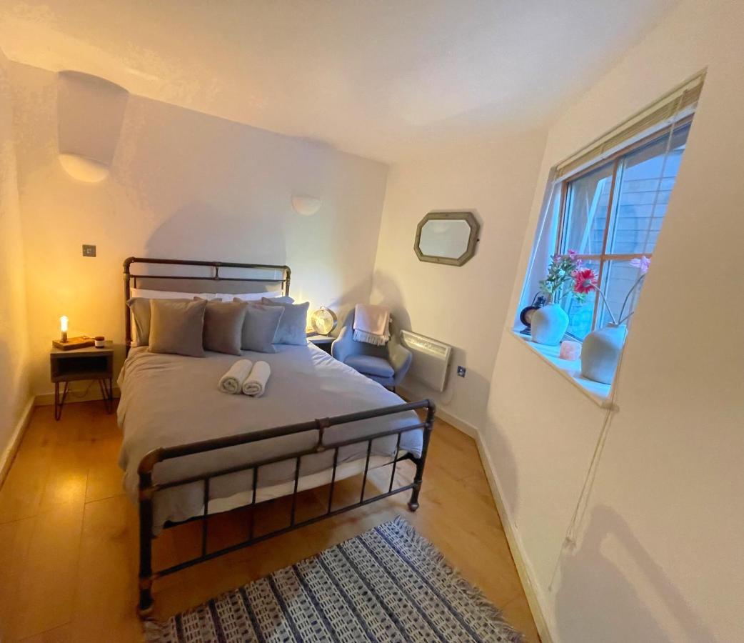 Large Boutique Harbourside Apartment - Football Table (Adults Only) 布里斯托 外观 照片