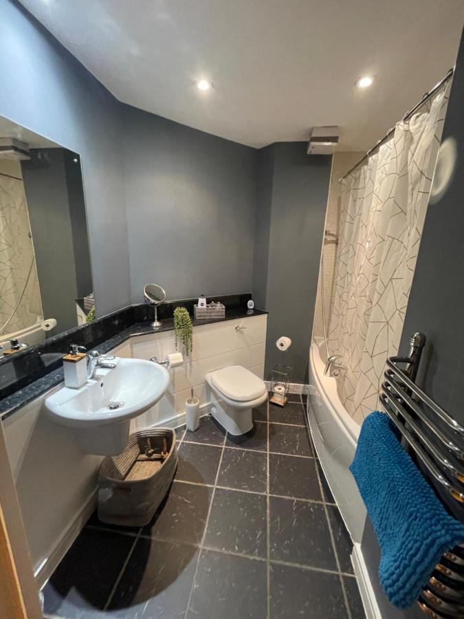 Large Boutique Harbourside Apartment - Football Table (Adults Only) 布里斯托 外观 照片